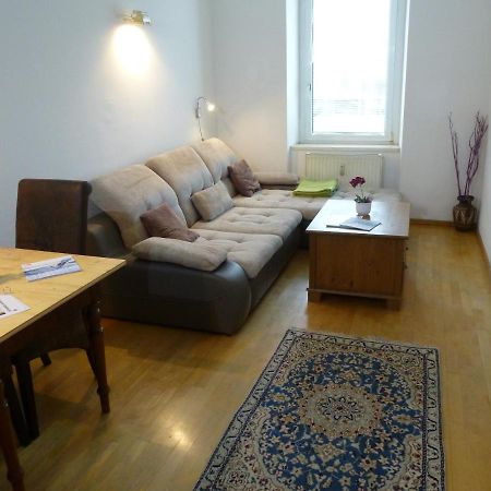 Charming, Central, Spacious Apartment Инсбрук Екстериор снимка
